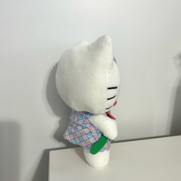 2024 Sanrio Hello Kitty plush & pins mini bundle - Picture 3 of 8
